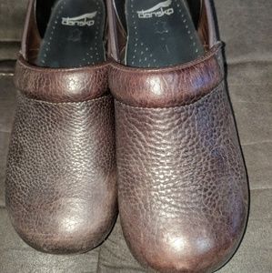 Dansko Shoes Burgundy Size 40 (9.5-10)